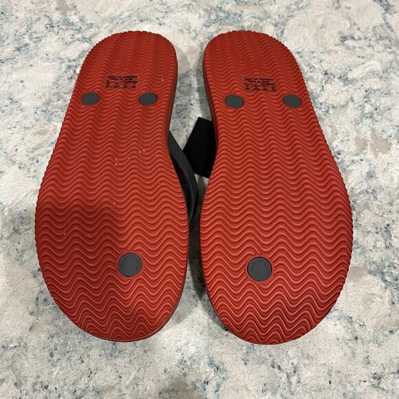 Hurley Men’s 11 Gray & Red Flip Flops NWT - Picture 4 of 5